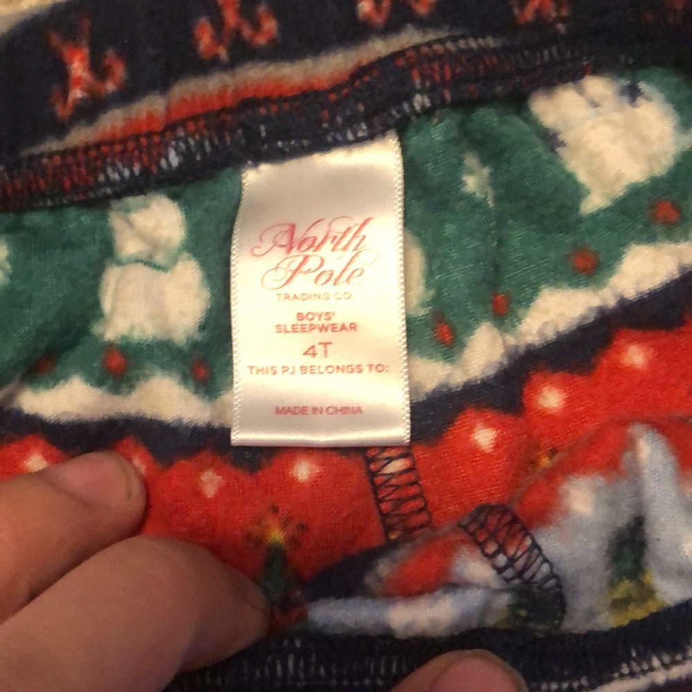 Boys holiday pajama set size 4T - Picture 3 of 5